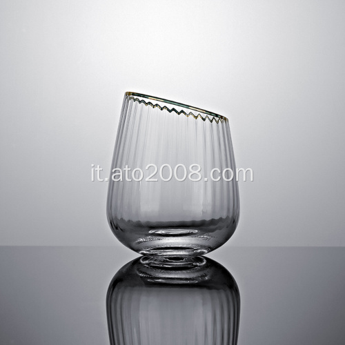 Bicchiere tumbler inclinato con bordo dorato